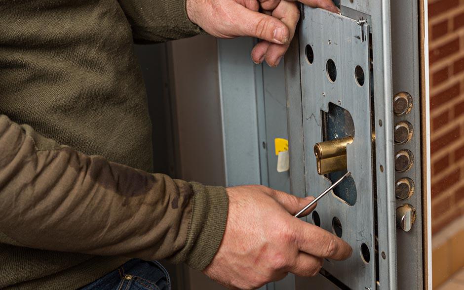 dépannage serrurier ouverture de porte Évry
